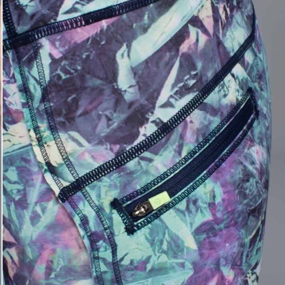 Lululemon tropical crop leggings - Picture 2 of 8